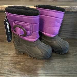 Girls winter boots sz 7 NWT
